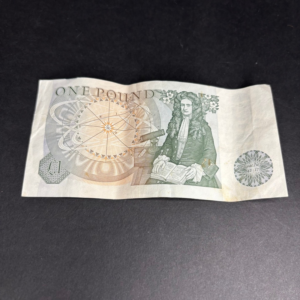 One Pound Note Bank of England Queen Elizabeth II & Isaac Newton